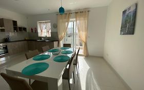 Sunshine Apartments Mellieha - Modern Three Bedroom Apartment - Apt No 2